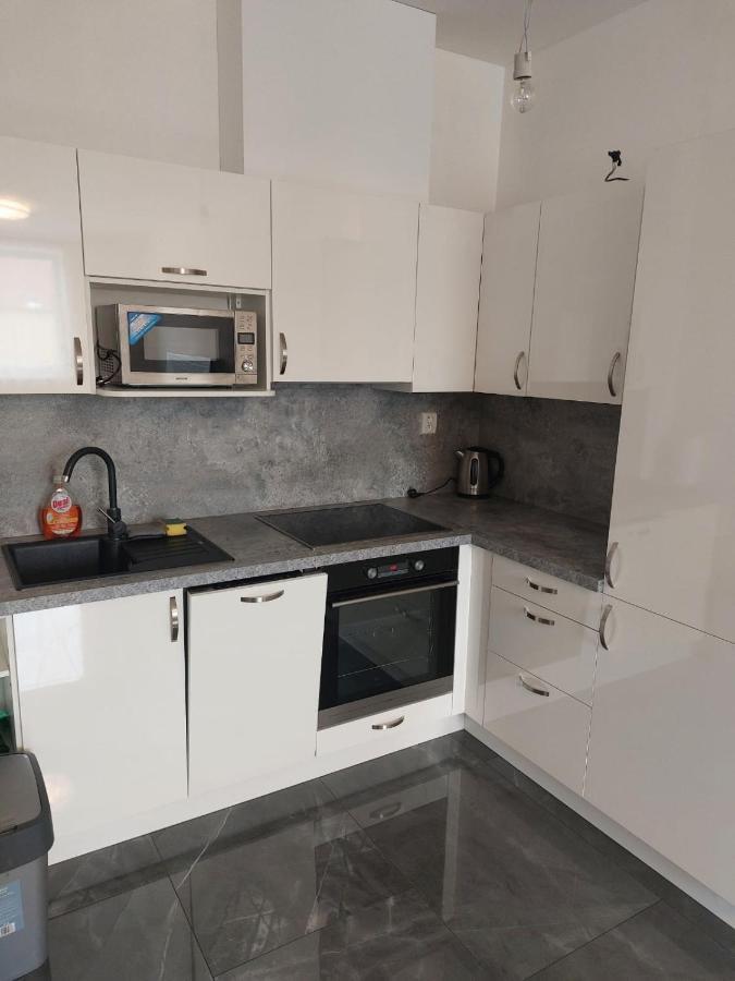 Bezbarierovy Apartman Lodenica - V Tesnej Blizkosti Adelli Centra Apartment Piest'any Exterior photo